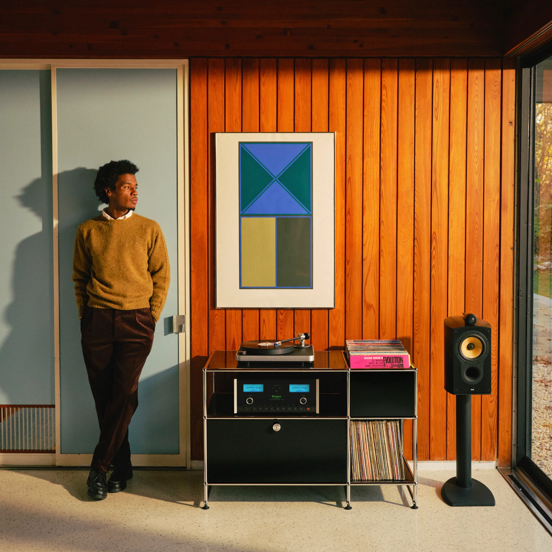 USM x Symbol Record Stand 45" - Image 3